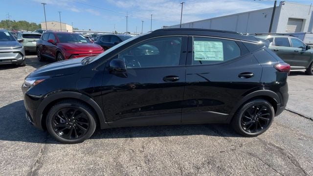 2027 Chevrolet Bolt RS - Photo 7