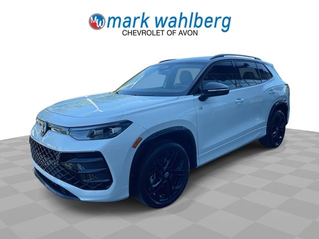 2025 Volkswagen Tiguan 2.0T SE R-Line Black 4Motion's photo