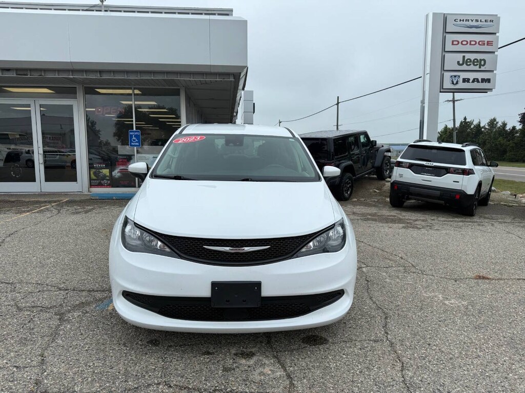 Used 2023 Chrysler Voyager LX 4dr Mini Van Minivan