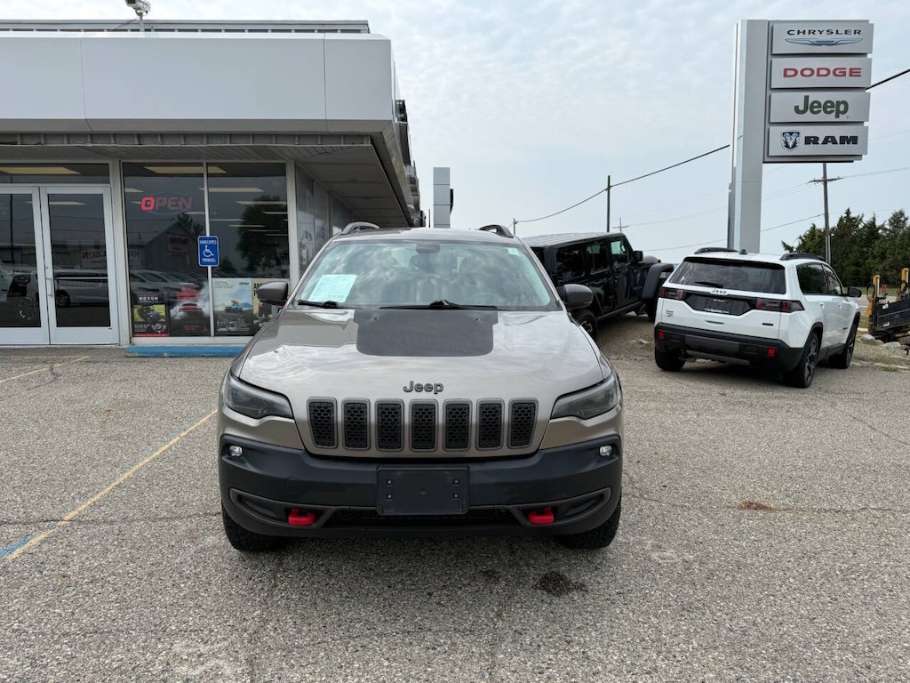 Used 2019 Jeep Cherokee Trailhawk 4x4 4dr SUV SUV