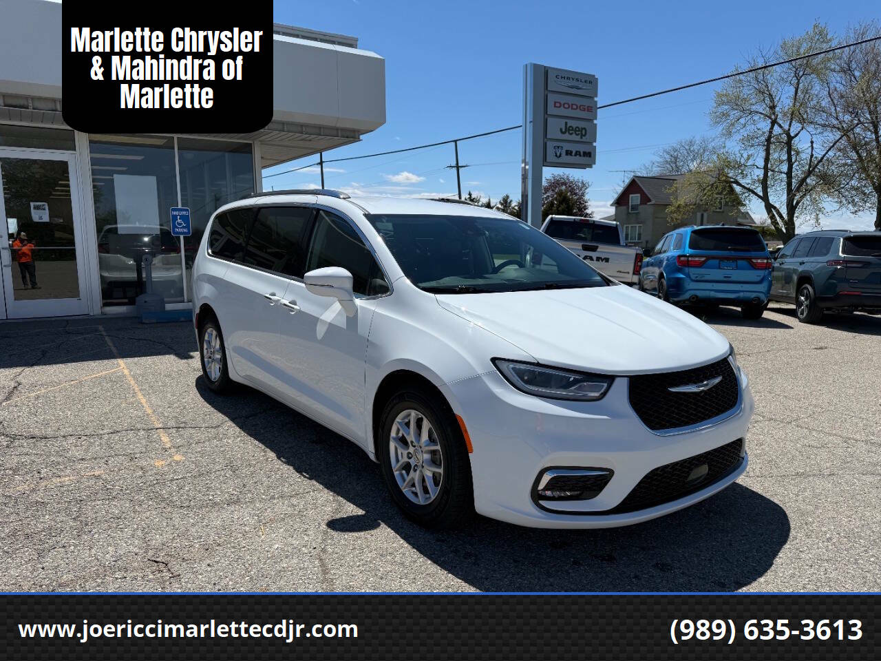 2021 Chrysler Pacifica Touring L's photo
