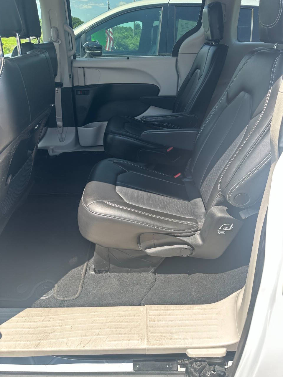 2023 Chrysler Pacifica Touring L photo 3