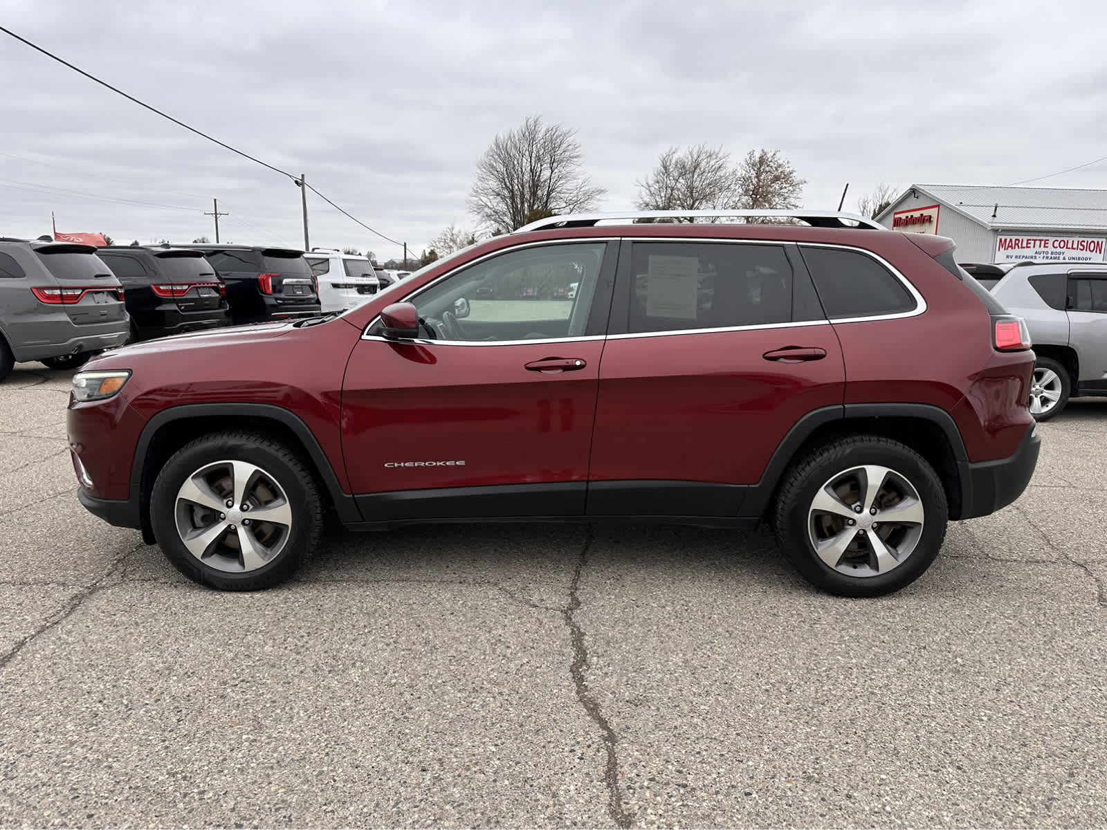 Used 2020 Jeep Cherokee Limited with VIN 1C4PJMDX2LD615687 for sale in Marlette, MI