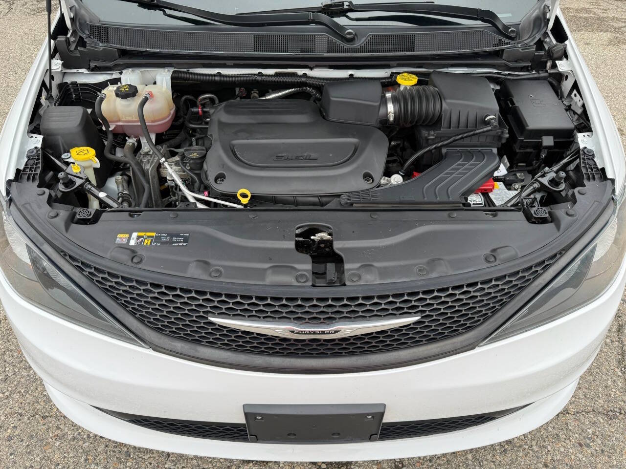 2023 Chrysler Voyager LX - Photo 16