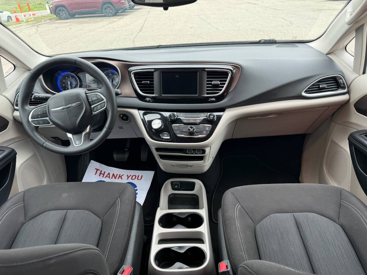 2023 Chrysler Voyager LX - Photo 8