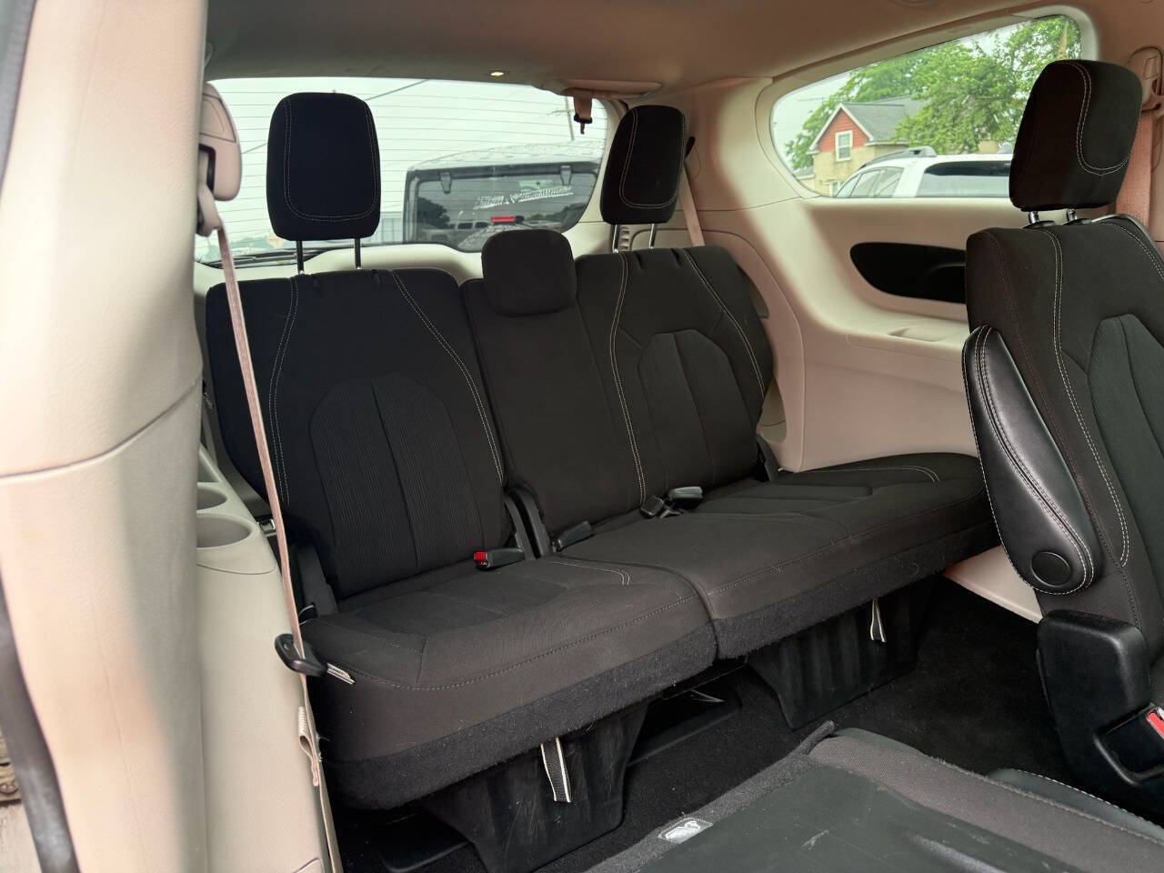 2023 Chrysler Voyager LX - Photo 14