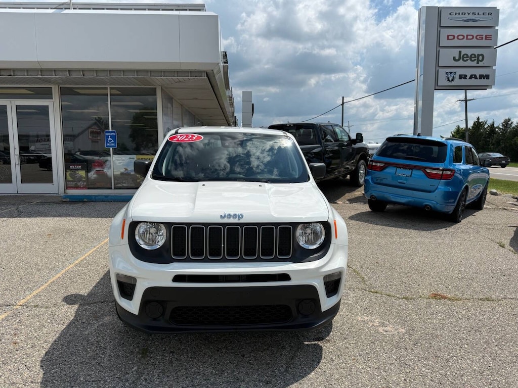 Used 2023 Jeep Renegade Latitude 4x4 4dr SUV SUV