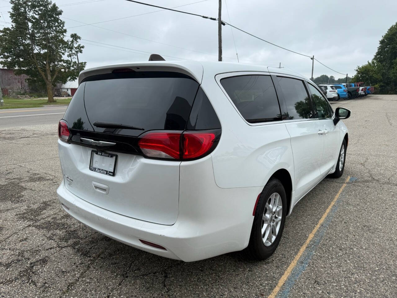2023 Chrysler Voyager LX - Photo 6