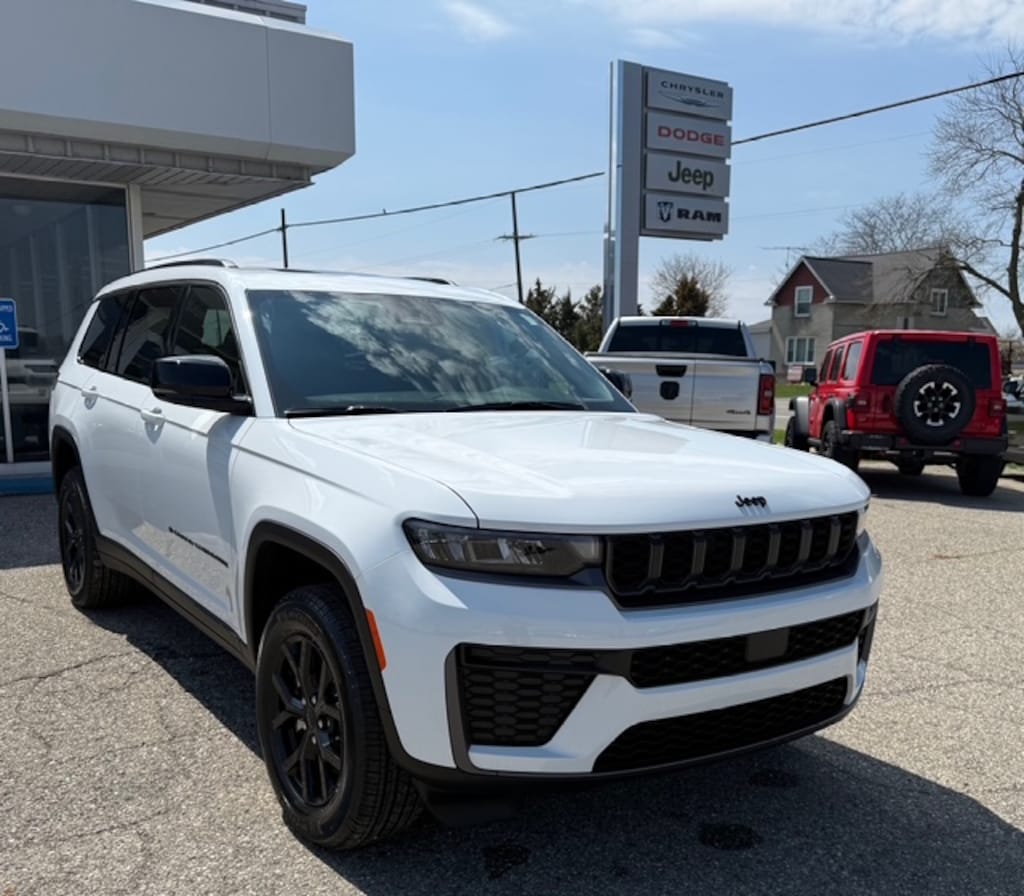 New 2026 Jeep Grand Cherokee L LAREDO ALTITUDE 4X4 Sport Utility