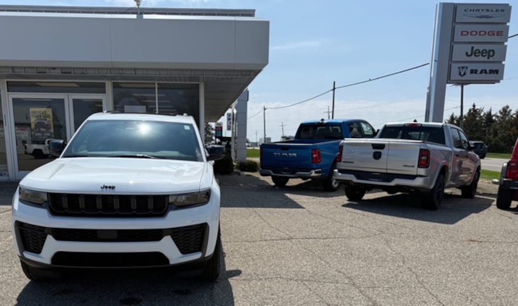 New 2026 Jeep Grand Cherokee L LAREDO ALTITUDE 4X4 Sport Utility