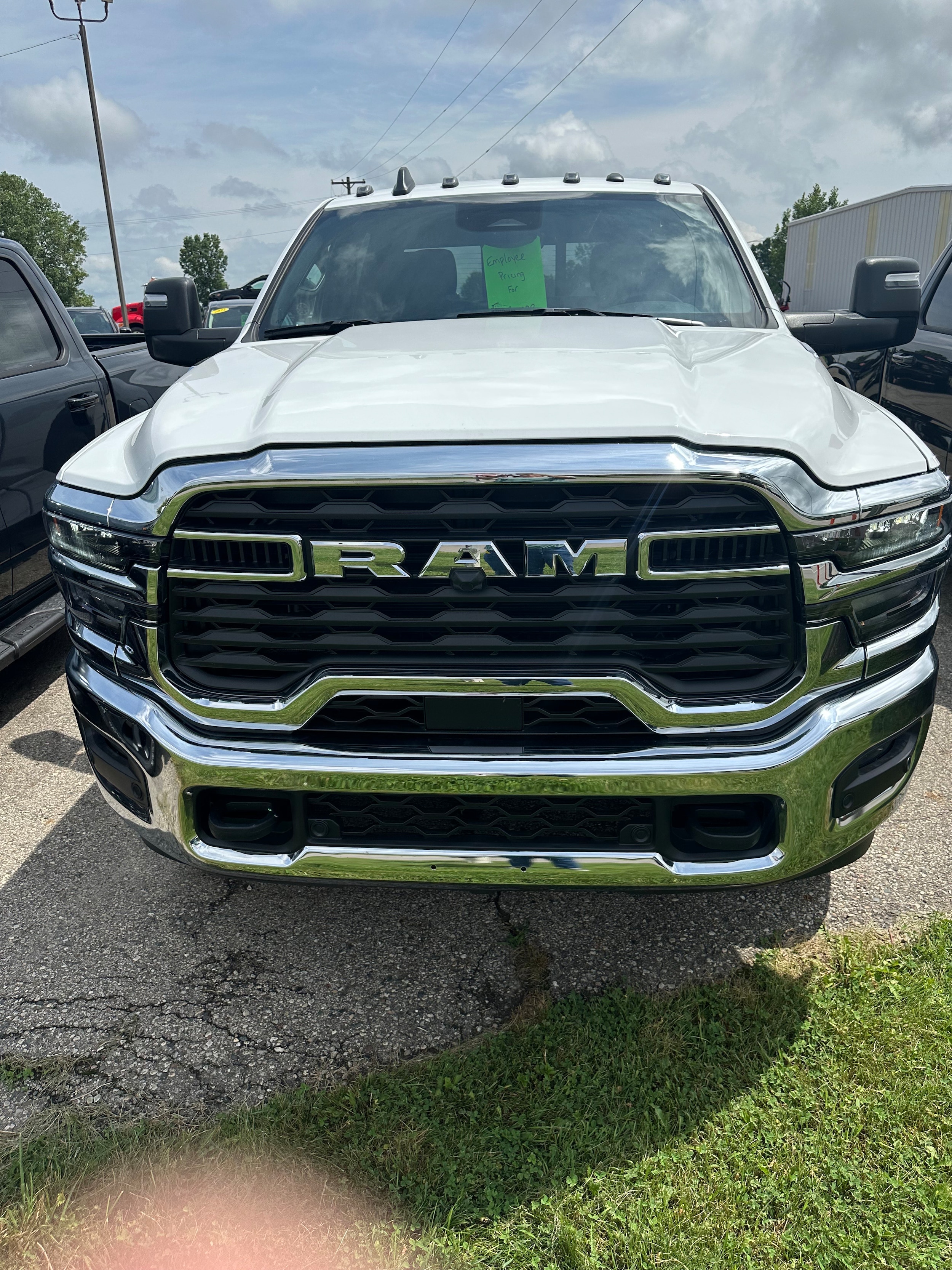 2025 Ram 2500 TRADESMAN CREW CAB 4X4 6'4 BOX