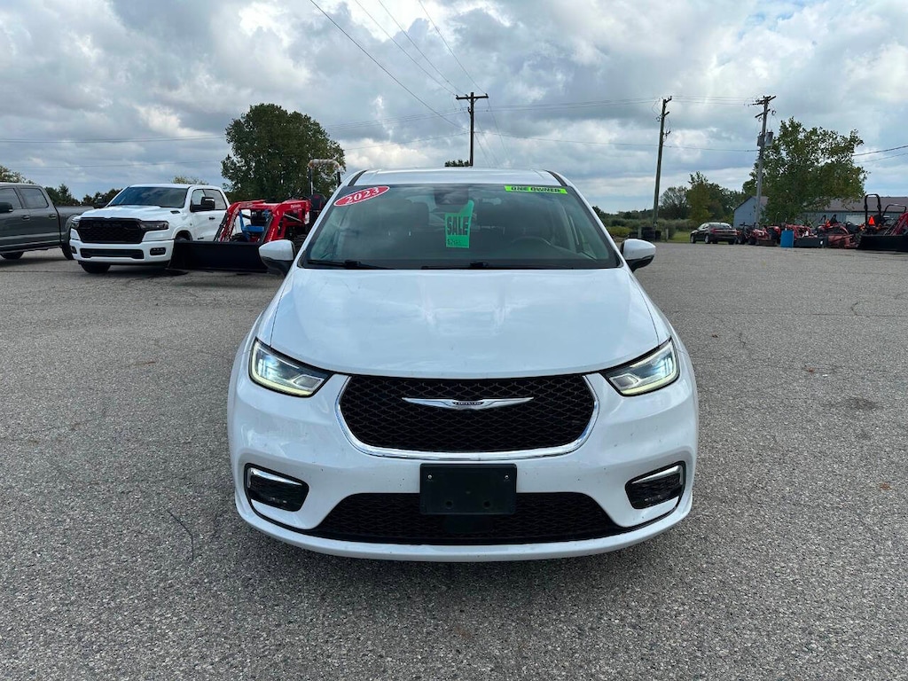 Used 2023 Chrysler Pacifica Touring L 4dr Mini Van Minivan
