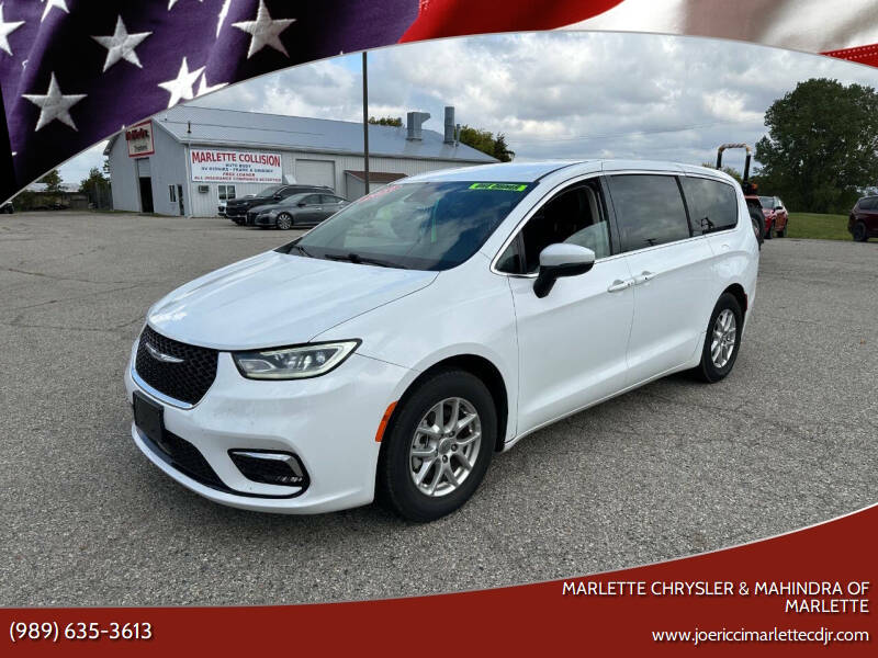 2023 Chrysler Pacifica Touring L's photo