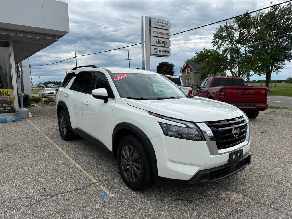 Used 2024 Nissan Pathfinder SV 4dr SUV SUV