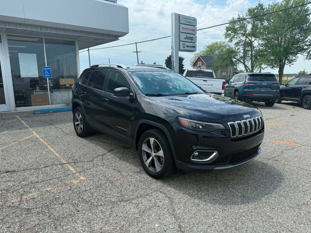 Used 2020 Jeep Cherokee Limited with VIN 1C4PJMDX9LD591016 for sale in Marlette, MI