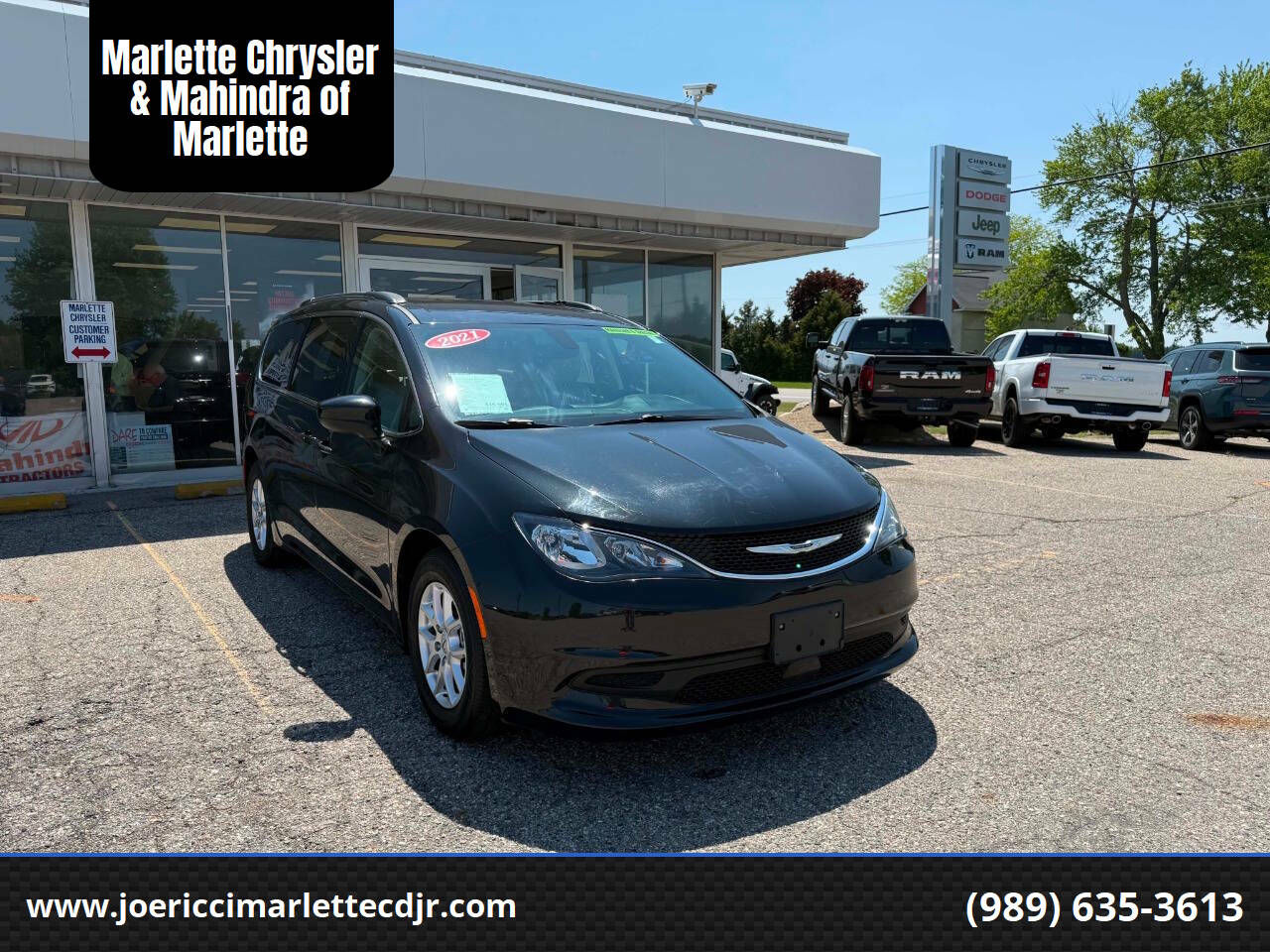 2021 Chrysler Voyager LXI's photo
