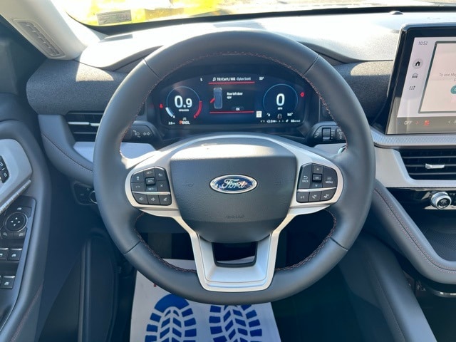 2025 Ford Explorer photo 3