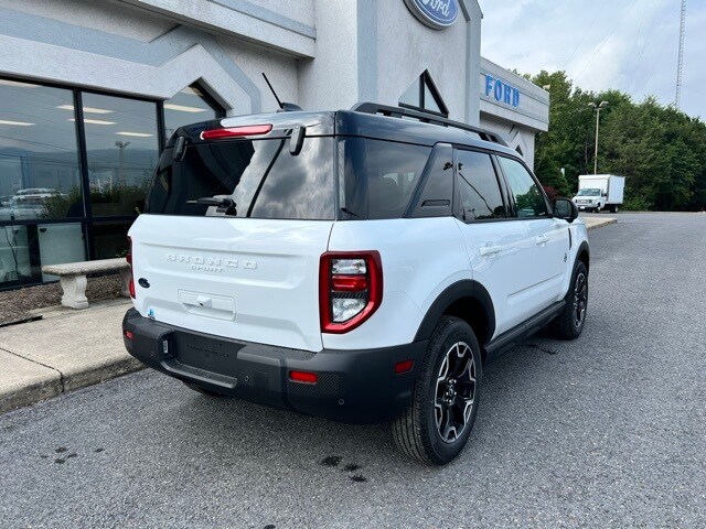 2025 Ford Bronco Sport Outer Banks photo 2