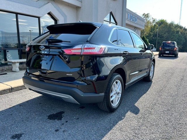 2022 Ford Edge SEL photo 4