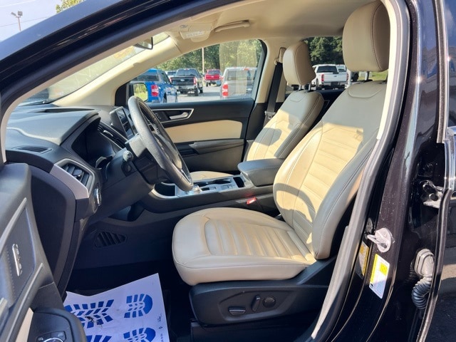 2022 Ford Edge SEL photo 9
