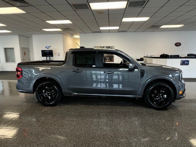 2025 Ford Maverick photo 3