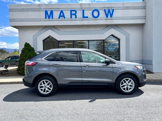 2022 Ford Edge SEL photo 2