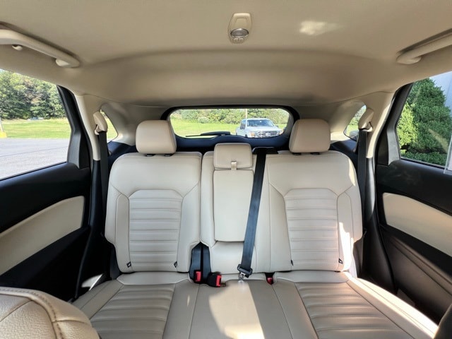 2022 Ford Edge SEL photo 19