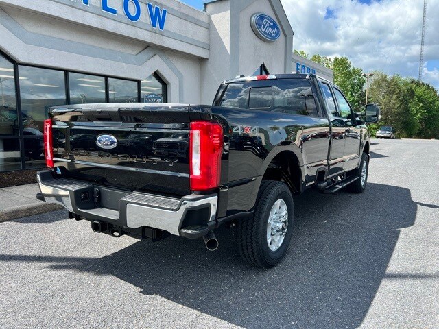 2025 Ford F-350 XLT photo 2