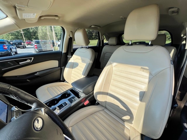 2022 Ford Edge SEL photo 7