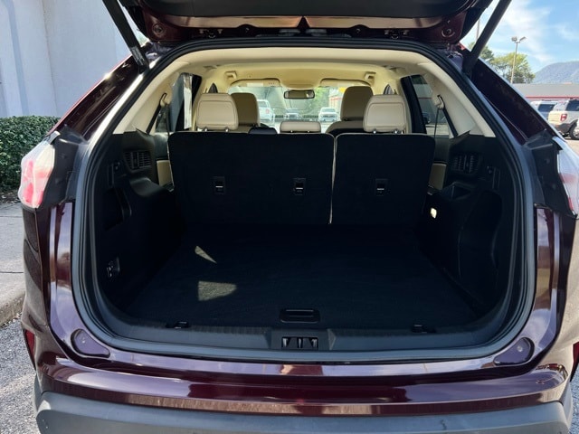 2021 Ford Edge SEL photo 3