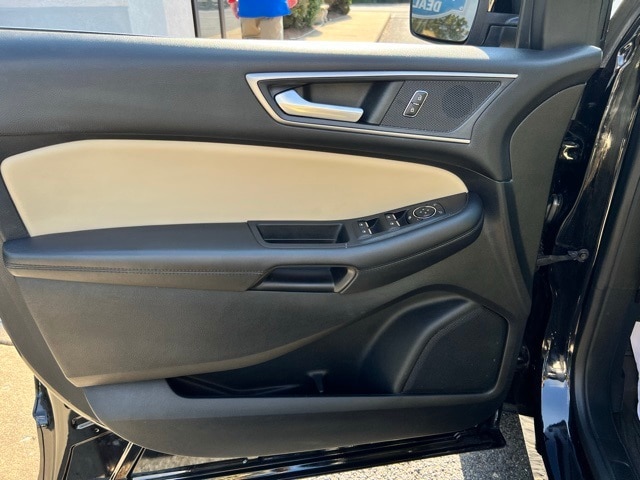 2022 Ford Edge SEL photo 17