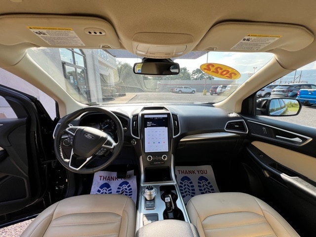 2022 Ford Edge SEL photo 8