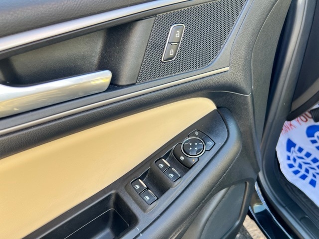 2022 Ford Edge SEL photo 18