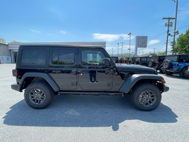 2025 Jeep Wrangler Sport photo 4