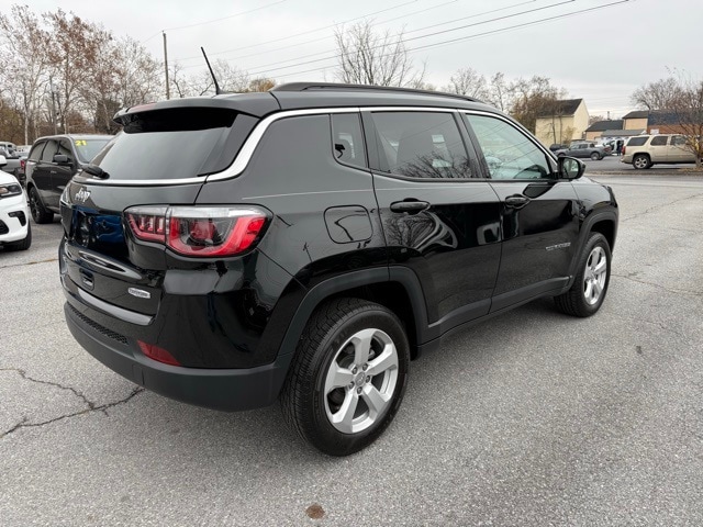 2019 Jeep Compass Latitude photo 3