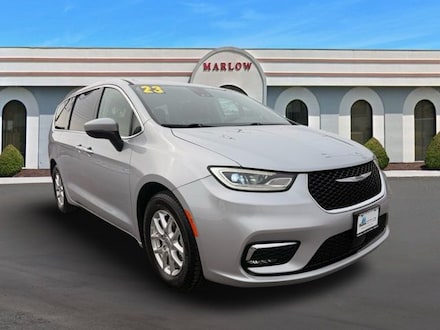 2023 Chrysler Pacifica Touring L Van Passenger Van