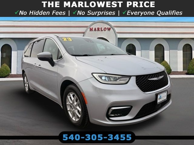 2023 Chrysler Pacifica Touring L's photo