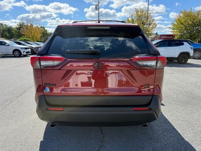 2020 Toyota RAV4 LE photo 4