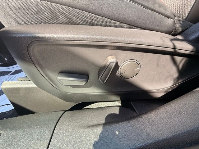 2023 Ford Escape ST-Line Select - Photo 16