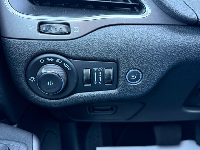 2022 Jeep Cherokee Latitude Lux photo 28