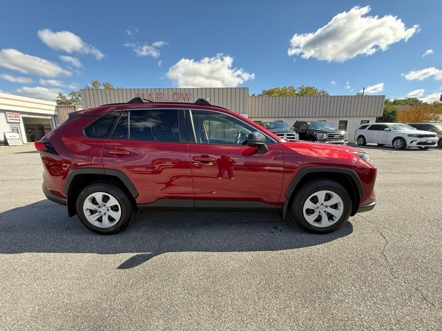2020 Toyota RAV4 LE photo 2
