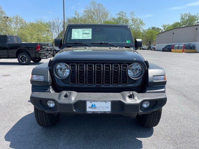 2025 Jeep Wrangler Sport photo 3