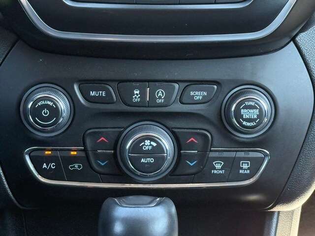 2022 Jeep Cherokee Latitude Lux photo 26