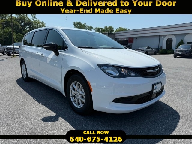 2025 Chrysler Voyager LX's photo