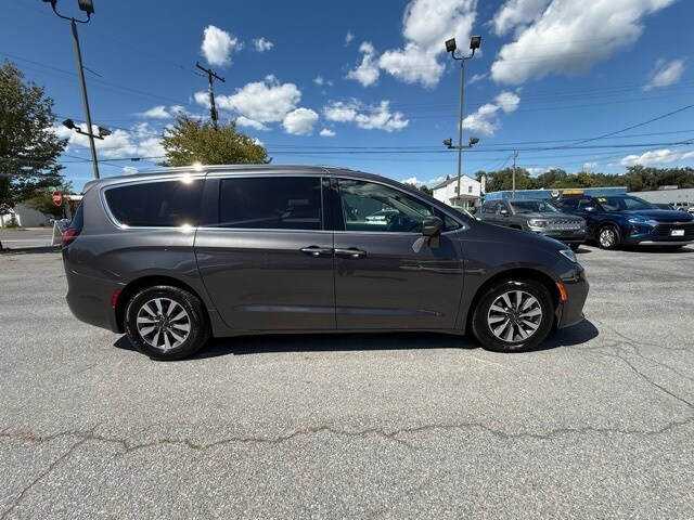 2021 Chrysler Pacifica Hybrid Touring L photo 4