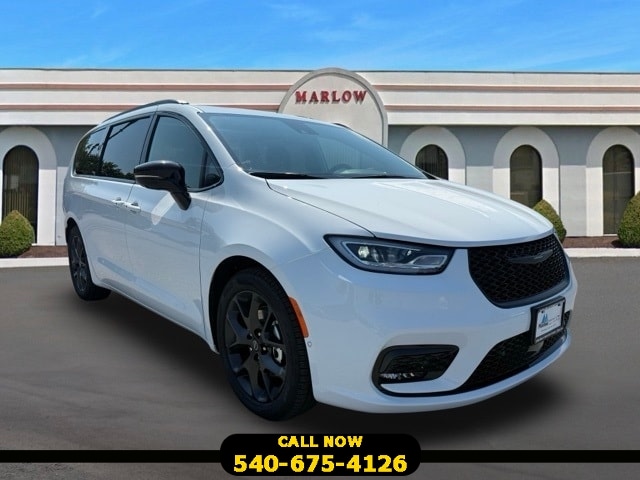 2025 Chrysler Pacifica Limited's photo