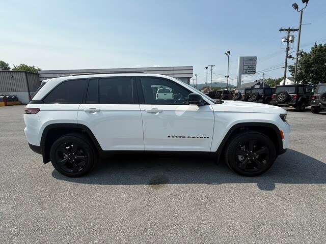 2025 Jeep Grand Cherokee Limited photo 4