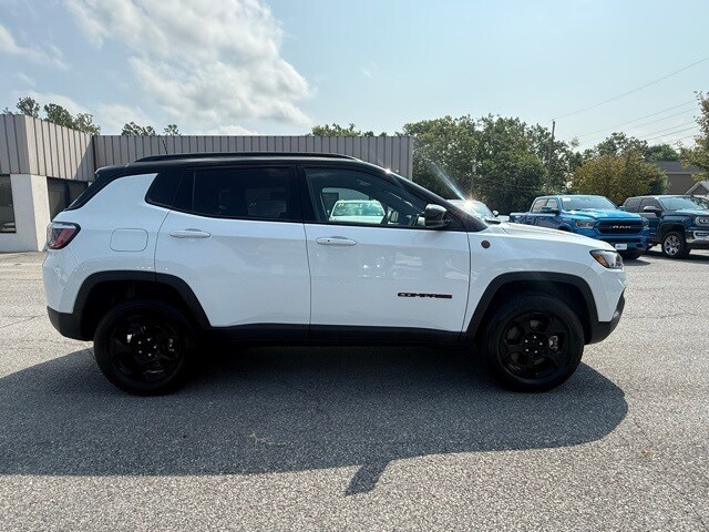 2023 Jeep Compass Trailhawk photo 4