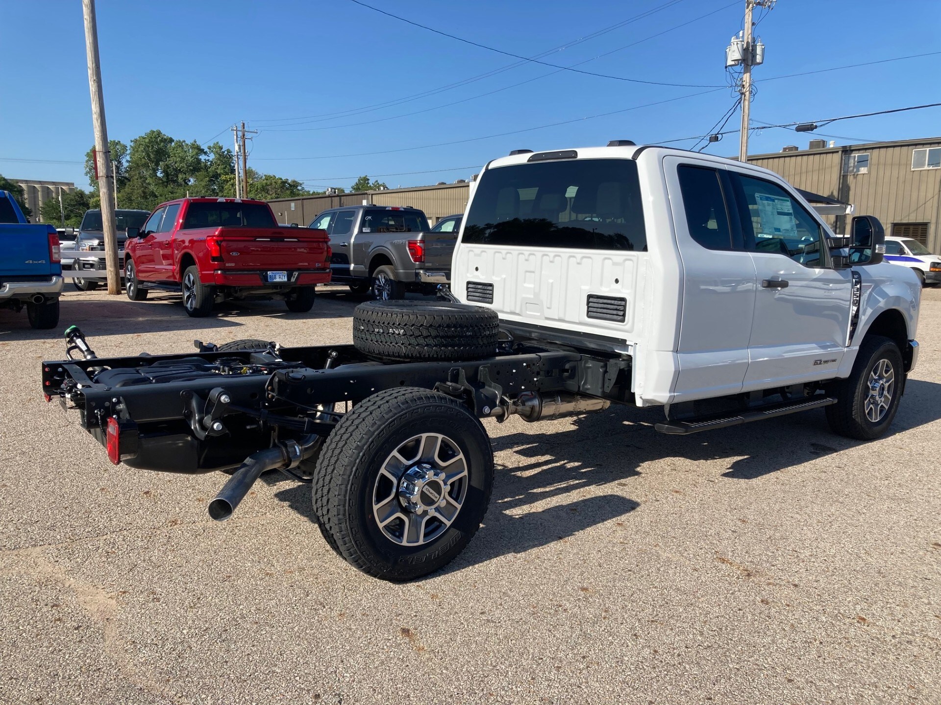 2025 Ford F-350 Super Duty Chassis Cab XLT - Photo 7