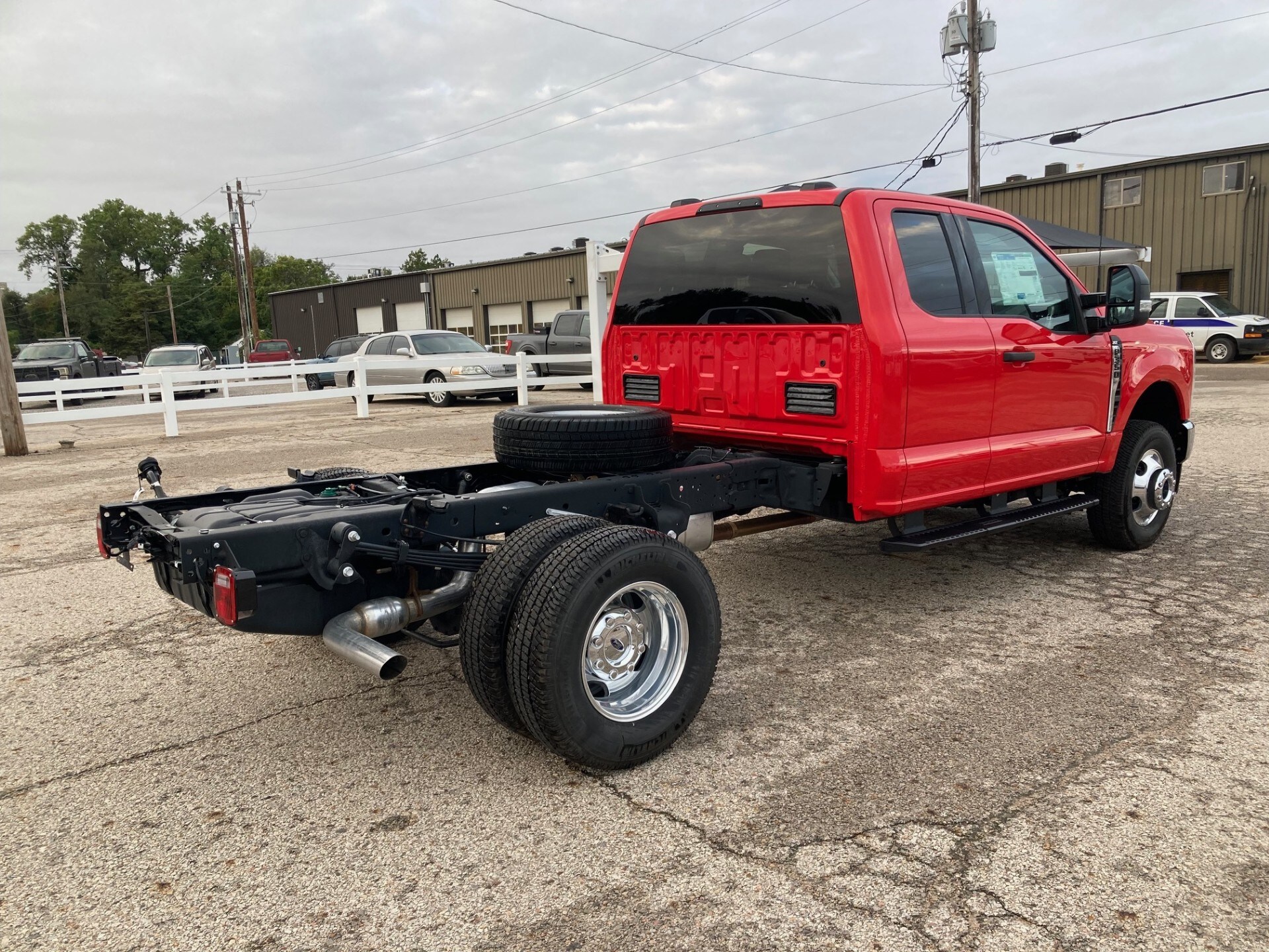 2026 Ford F-350 Super Duty Chassis Cab XLT - Photo 7